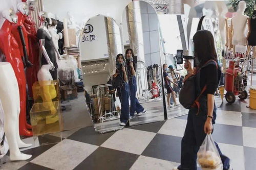 廣州服裝批發(fā)市場 草根走播與網(wǎng)紅主播的帶貨江湖