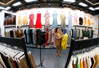 不愛名牌，服裝批發(fā)市場(chǎng)成為年輕人淘貨寶地？